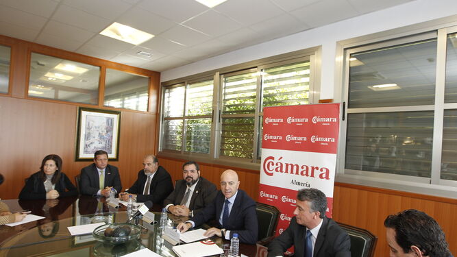 La Cámara de Comercio de Almería albergó un encuentro con el anterior presidente de Camacol en enero de 2016.