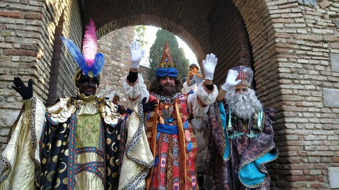 Los Reyes Magos a su salida de la Alcazaba para iniciar la Cabalgata de Málaga.