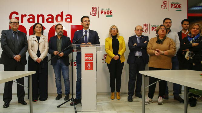 Paco Cuenca estuvo acompañado de todo el grupo municipal del PSOE en la capital