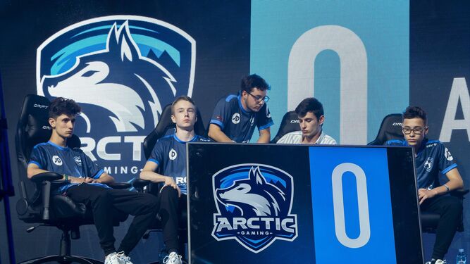 Representantes del equipo Arctic Gaming de Granada