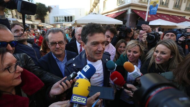 Antonio Banderas, este lunes, a su llegada al Cine Albéniz de Málaga.