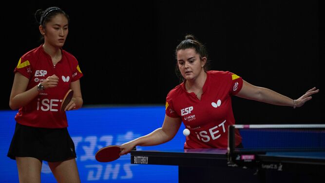 Ana García y Sofía-Xuan Zhang  durante el primer punto ante Austria