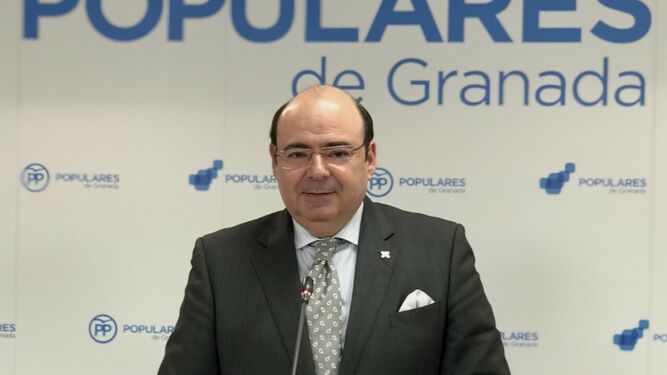 El PP de Granada 'tira bolas de nieve' al delegado de la Junta por el informe de Cetursa.