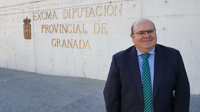 José Robles deja la Diputación de Granada y queda como senador y alcalde de Güéjar Sierra