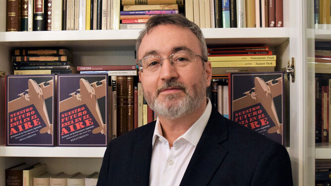 Rafael Alarcón Sierra (Zaragoza, 1968) es profesor de literatura española en la Universidad de Jaén.