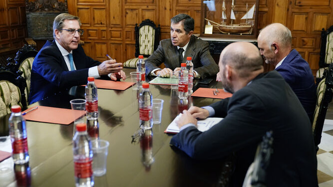 Un momento de la reunión entre los representantes de la abogacía andaluza y el TSJA.