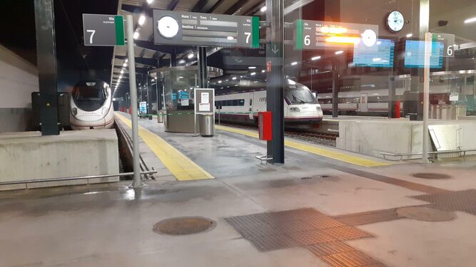 Trenes Avant durante el periodo de pruebas en la Estación de Granada