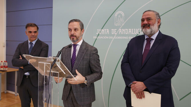 Jesús Ibáñez, consejero delegado de Cetursa, Juan Bravo, consejero de Hacienda, y Pablo García, delegado de la Junta.