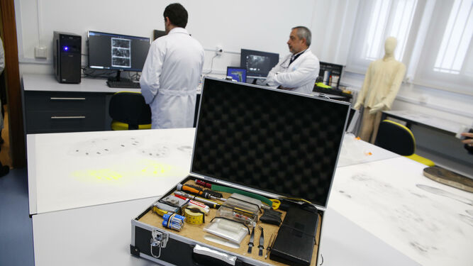 Fotos: as&iacute; es por dentro el laboratorio para resolver cr&iacute;menes de la UGR en Granada