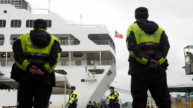 Un crucero es obligado a volver a Taiwan después de que Japón denegara su entrada al país por miedo a llevar pasajeros afectados por el coronavirus.