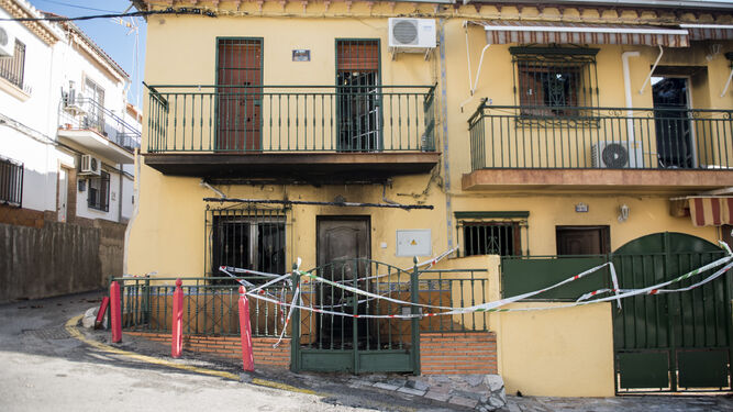Im&aacute;genes de un fin de semana de tiros, muerte e incendios en Pinos Puente (Granada)