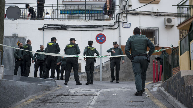 Im&aacute;genes de un fin de semana de tiros, muerte e incendios en Pinos Puente (Granada)