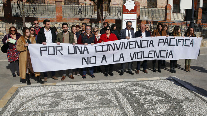 Pinos Puente (Granada ) pide el fin de la violencia tras el tiroteo y los incendios del fin de semana
