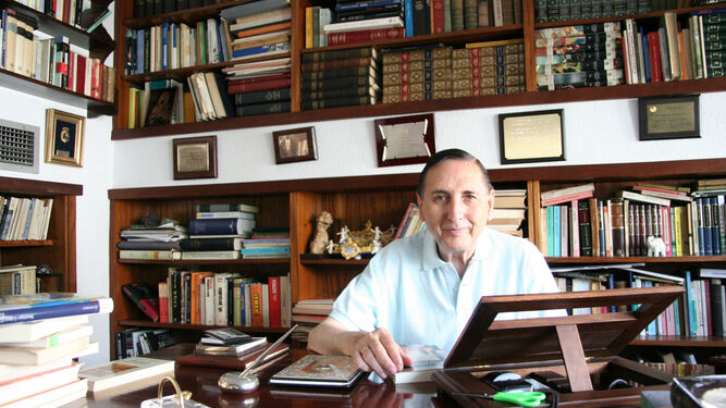 El doctor Rodríguez Sacristán, en su despacho