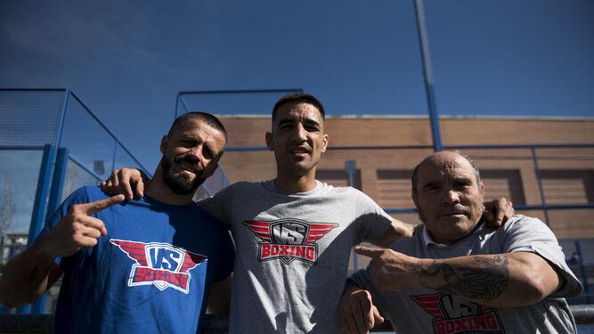 El equipo de Castro con las camisetas de VS Boxing