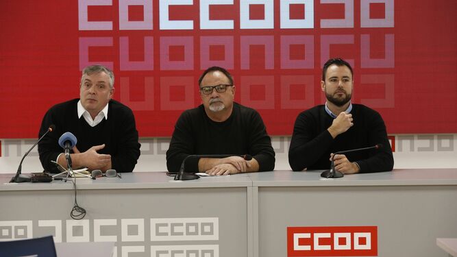 Dirigentes de CCOO de las áreas vinculadas con la aeronáutica, durante la rueda de prensa celebrada ayer en Madrid.