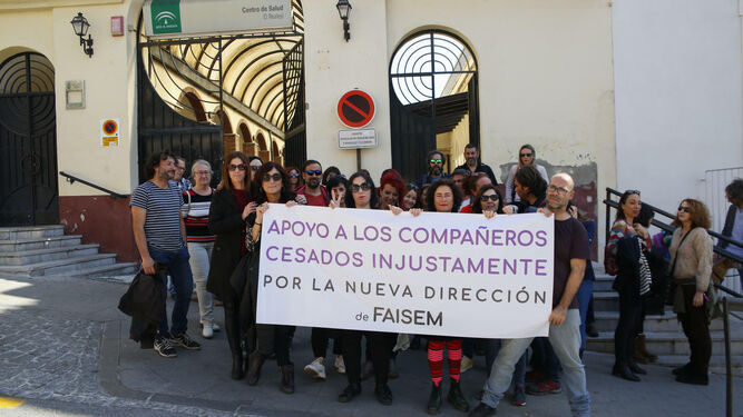 Protesta ante la sede granadina de la Fundación Faisem