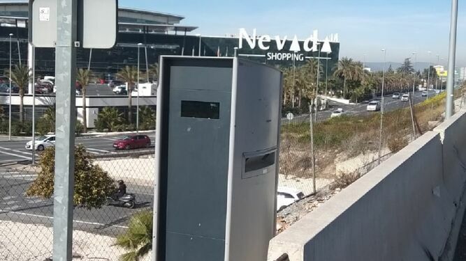 Nuevo radar frente al Nevada Shopping.