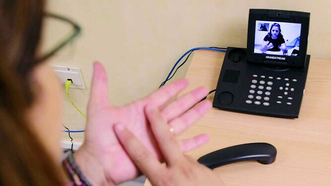 El Defensor del Ciudadano denuncia las dificultades de las personas sordas para acceder a la información del coronavirus