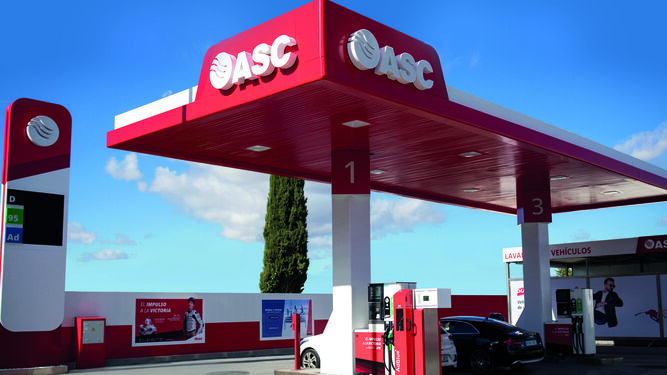 ASC dona carburante a los vehículos municipales que desinfectan en las calles