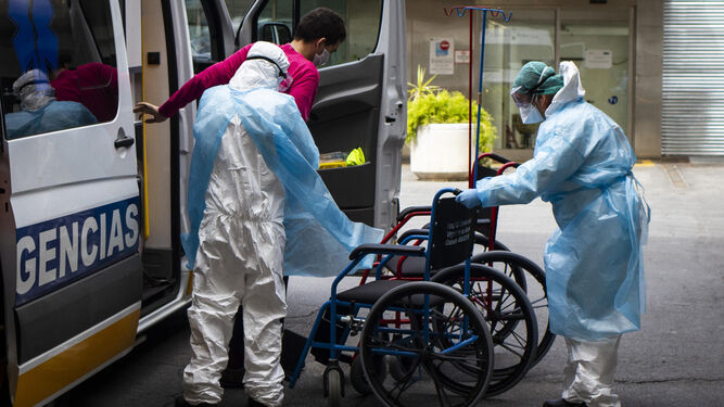 Con 215 hospitalizados y 21 fallecidos por coronavirus, Granada recurre ya a la sanidad privada