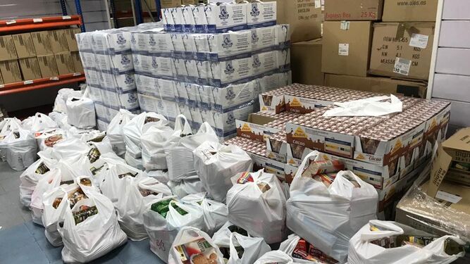 La Hermandad de la Macarena reparte más de 5.000 kilos de alimentos entre familias necesitadas