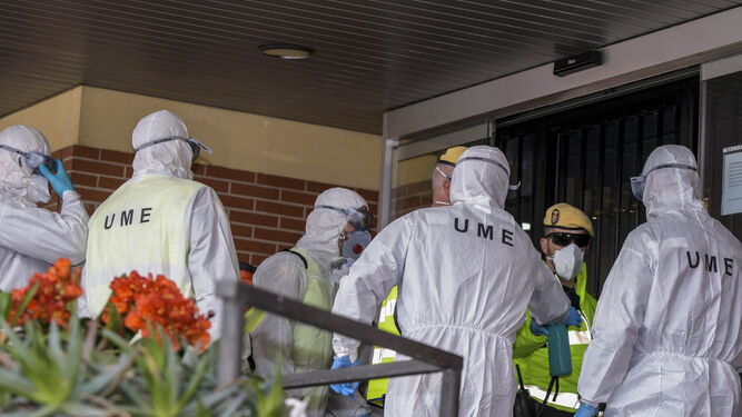 Una treintena de efectivos de la UME continúan con las tareas de desinfección y control en Granada