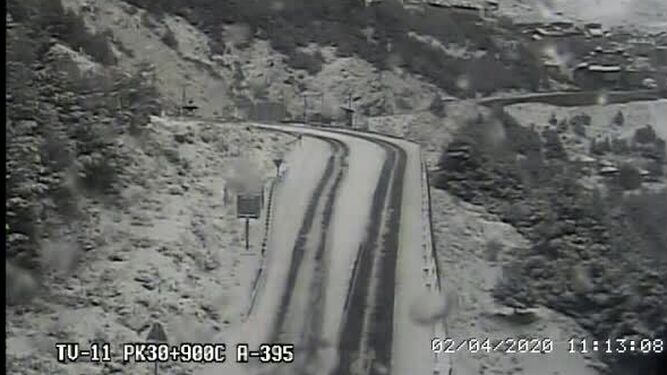 Cortes por nieve en Granada: Intransitable la carretera de Sierra Nevada