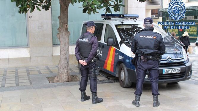 Una patrulla de la Policía Nacional de Granada.