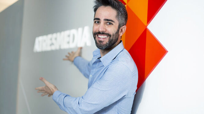Roberto Leal en la sede de Atresmedia para su anuncio de fichaje por 'Pasapalabra'