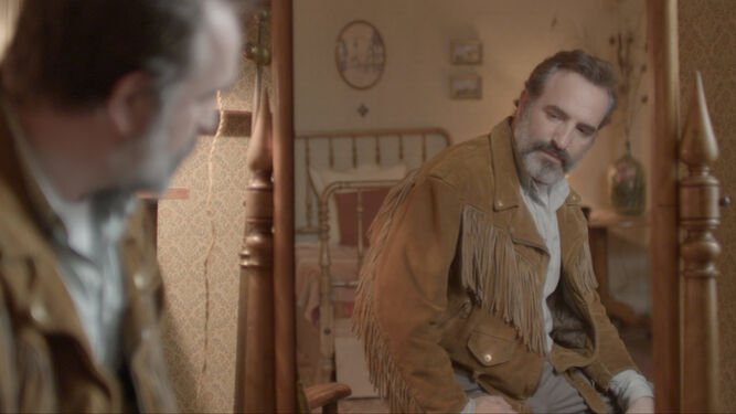 Jean Dujardin, protagonista de 'La chaqueta de piel de ciervo', de Quentin Dupieux.