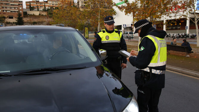 La Policía Local de Granada sanciona en una sola mañana a 19 personas por saltarse el confinamiento