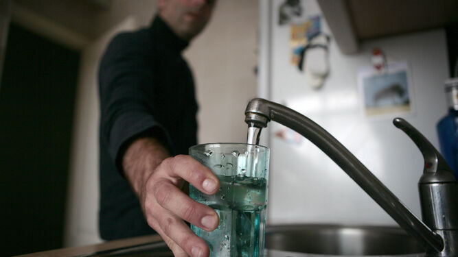 Semana Santa confinada: El consumo de agua en la Costa bajó hasta un 32% en la Costa de Granada