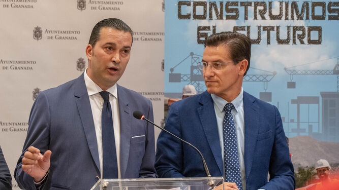 El presidente del Covirán presenta junto al alcalde de Granada la campaña de abonos de la temporada 2019/20