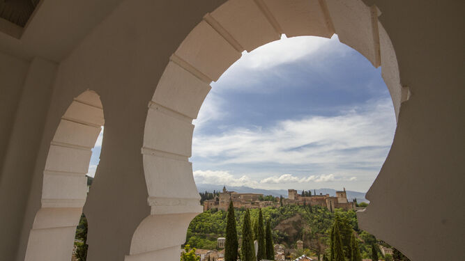 Fotos: la Mezquita Mayor de Granada, vac&iacute;a por el confinamiento durante el Ramad&aacute;n