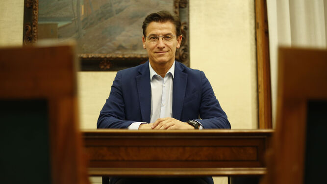 El alcalde pide el apoyo de la oposición para aprobar un "presupuesto patriótico" para Granada