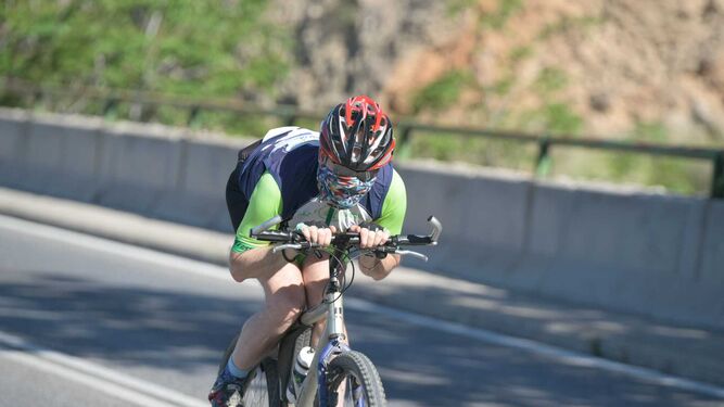 Las bicicletas son para la desescalada: fotos de deportistas esta ma&ntilde;ana en Granada