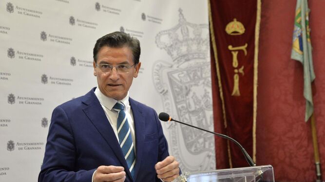 El alcalde de Granada pide al Gobierno los "datos reales" por los que la ciudad no pasa de fase