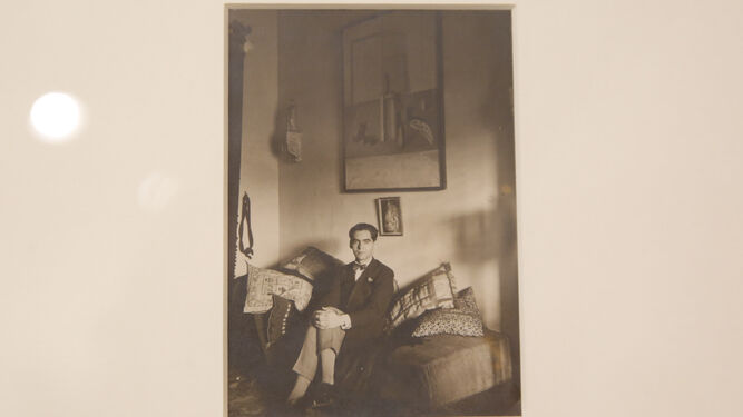 Una imagen de Lorca expuesta en la primera exposición con el legado en el Centro de la Romanilla.