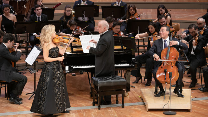 Mutter, Yo-Yo Ma y Barenboim interpretando el Triple concierto de Beethoven.