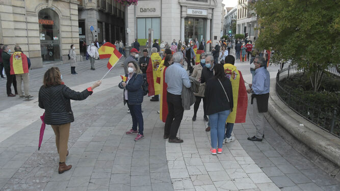 Fotos de la manifestaci&oacute;n en Puerta Real al grito de "Gobierno dimisi&oacute;n"