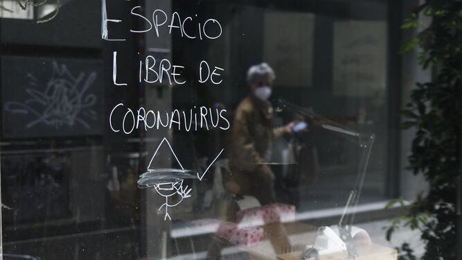 Un local 'se anuncia' sin coronavirus en Granada