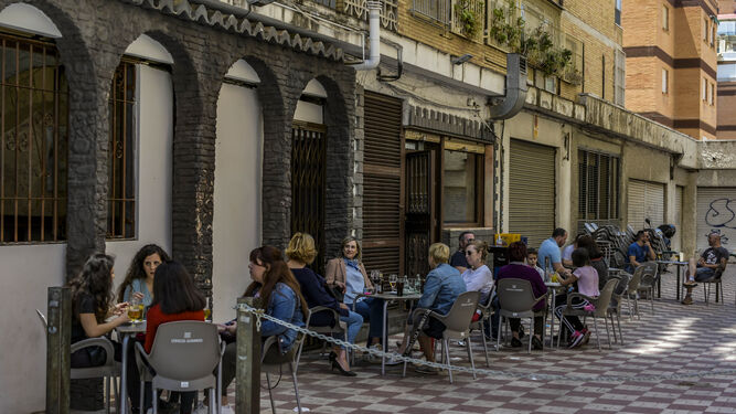 Granada puede celebrar hoy su mejor día de coronavirus en una terraza