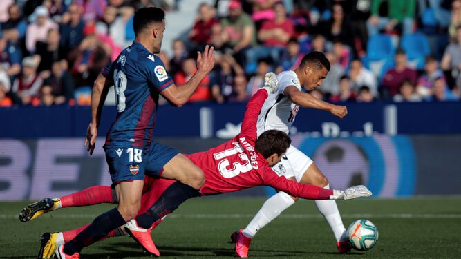 Machís marca el gol del empate ante el Levante, en el último partido jugado por el Granada