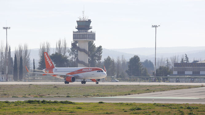 Un avión de EasyJet en el Aeropuerto de Granada