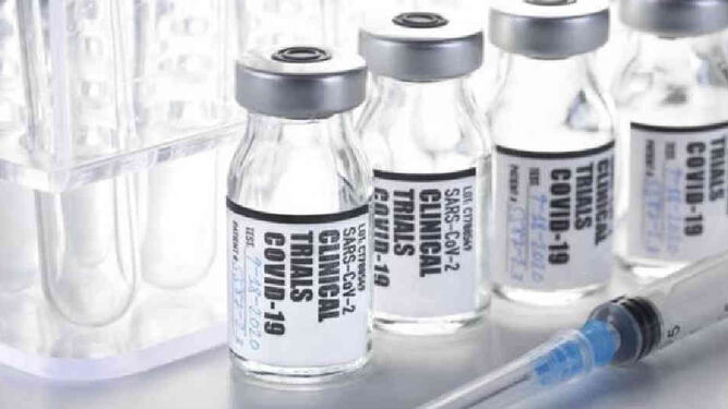 Botes con pruebas de las vacunas
