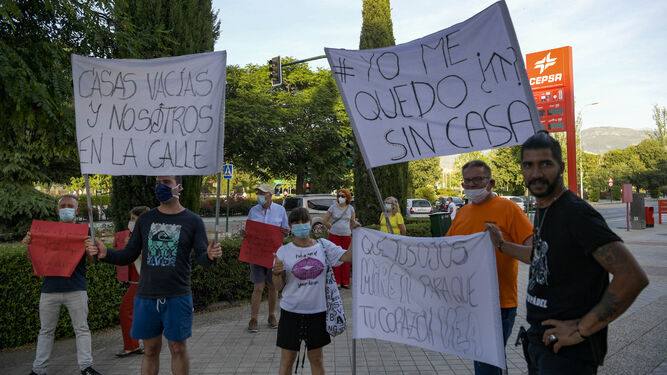 Momento de la manifestación ante el Palacio de Deportes de Granada