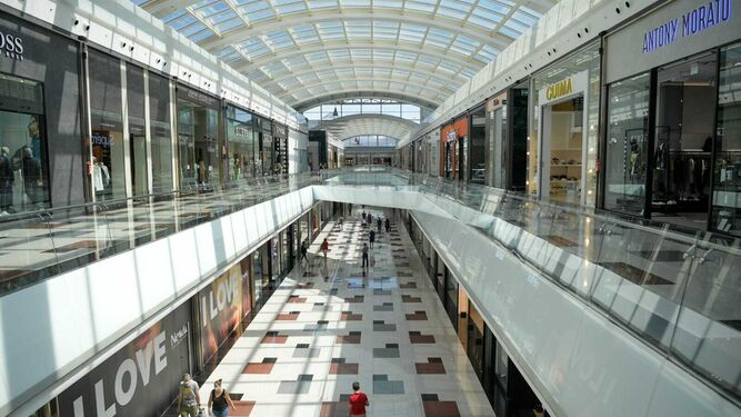 Fotos de la reapertura del centro comercial Nevada Shopping en Granada