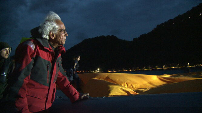 El artista búlgaro Christo en una imagen del documental 'Caminando sobre las aguas'.