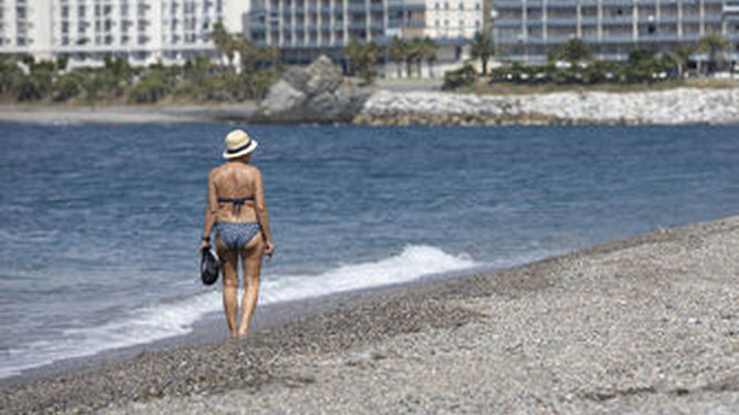Los vigilantes de la playa contra el coronavirus: ¿Cuántos habrá en cada municipio de la Costa de Granada?